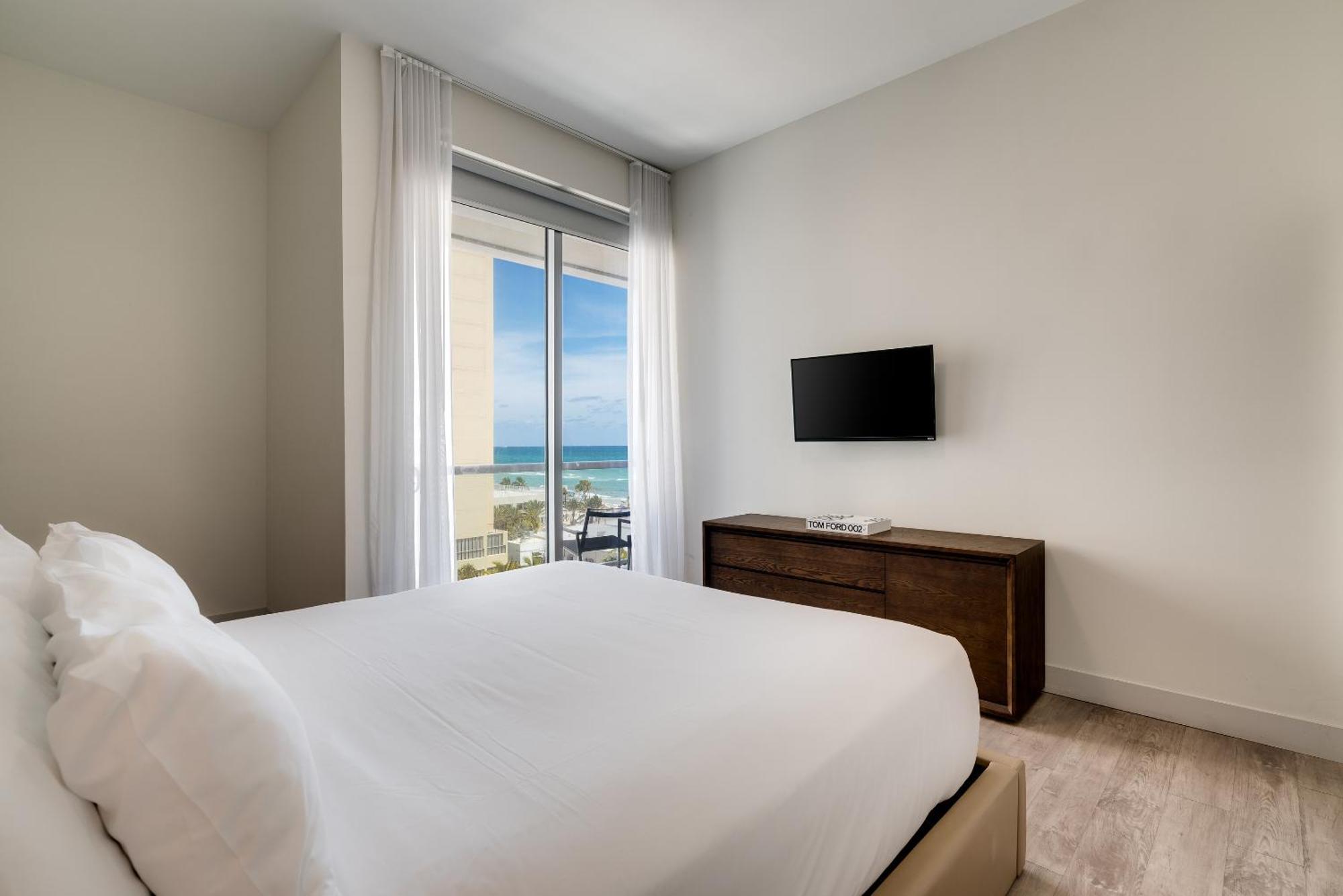 Costa Hollywood Beach Resort - An All Suite Hotel Екстериор снимка
